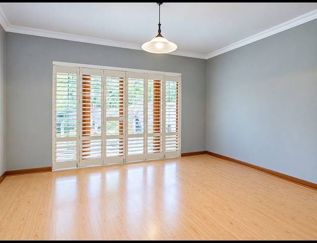 5 BEDROOM FREEHOLD FOR SALE IN FAERIE GLEN
